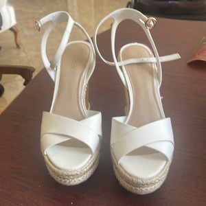 Aldo Sandal/Espadrille/Wedge in White, Sz 8